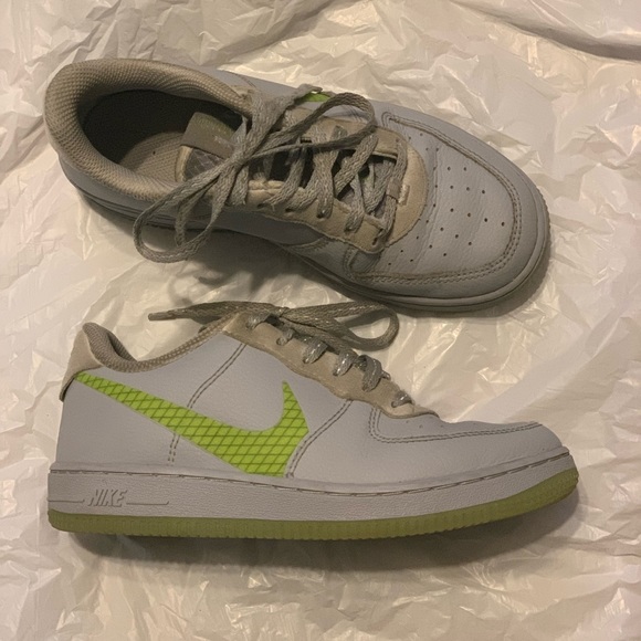 Nike Other - Boys Nike Air Force 1 LV8. Size 2Y.